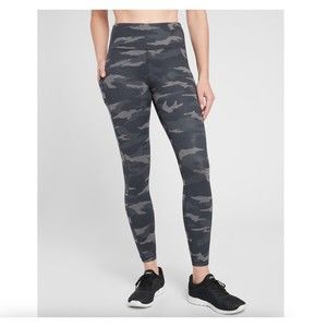 Athleta Ultimate Camo 7/8 Tight Black Grey Leggings Womens M 531773 Two Pockets
